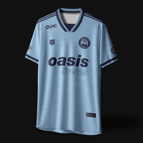 Camisa Oasis Live 25 na cor azul, frontal.